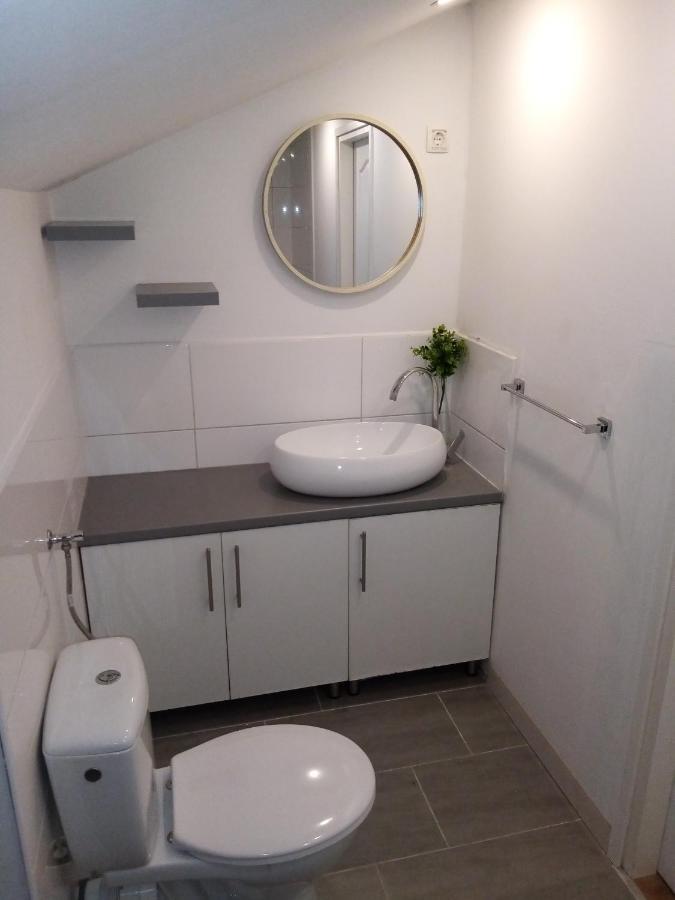 One Bedroom Loft Apartment With Nice View Nin Eksteriør bilde